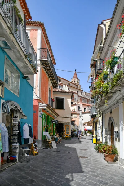 Maratea 'nın tarihi merkezinde bir cadde, İtalya' nın Basilicata bölgesinde eski bir kasaba..