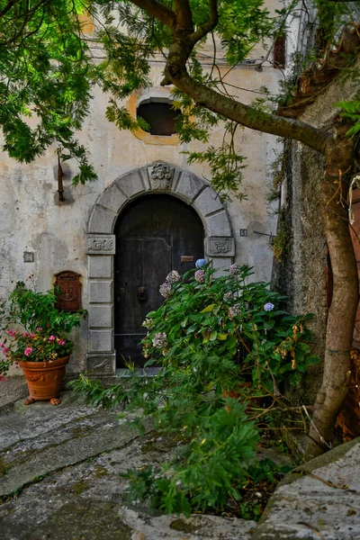イタリアのバジリカータ地方の中世の町 マラテアの歴史的中心部にある古い家のファサード — ストック写真