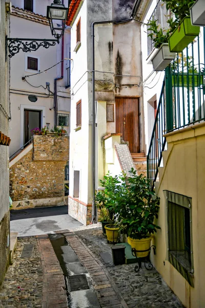 Una Calle Estrecha Con Vistas Mar Ciudad Calabresa Diamante Italia —  Fotos de Stock