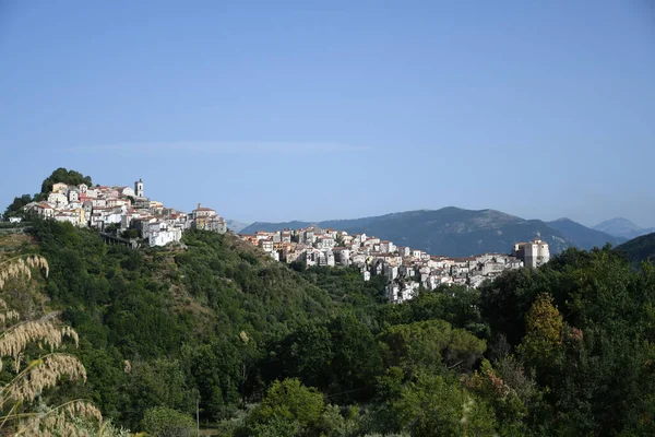 意大利Basilicata地区一个中世纪城镇Rivello的全景 — 图库照片