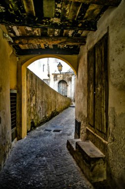 Rivello 'nun tarihi merkezinde bir cadde, İtalya' nın Basilicata bölgesinde bir ortaçağ kasabası..