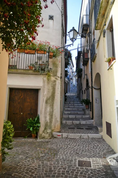 意大利Basilicata地区中世纪城镇Rivello历史中心的一条街道 — 图库照片