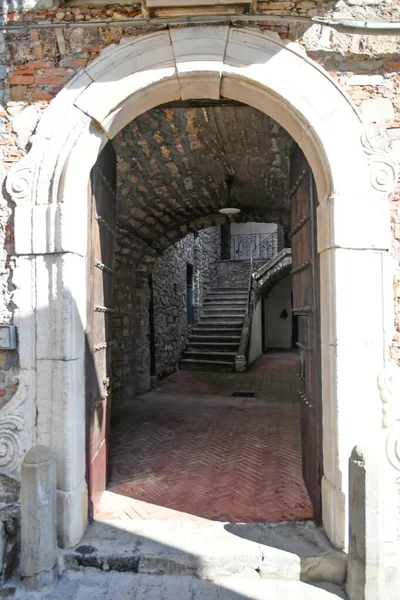 Arc Entrée Dans Une Vieille Maison Dans Centre Historique Castelsaraceno — Photo