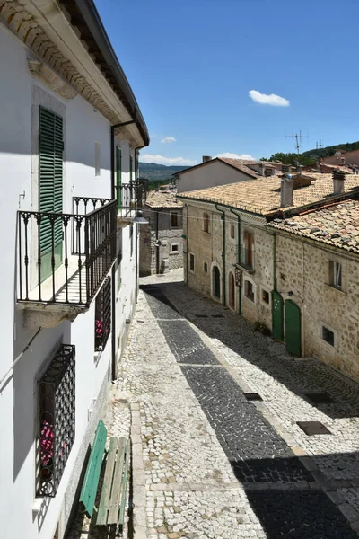 Una Calle Estrecha Civitella Alfedena Una Ciudad Montaña Región Los — Foto de Stock