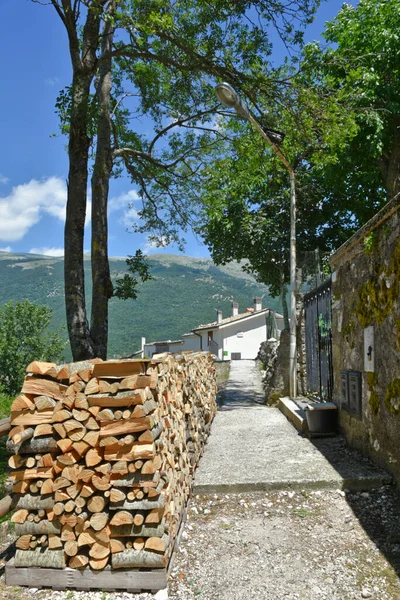Una Calle Estrecha Civitella Alfedena Una Ciudad Montaña Región Los — Foto de Stock