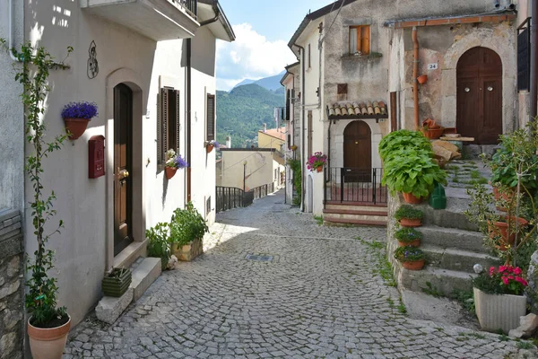 Úzká Ulice Civitella Alfedena Horské Město Regionu Abruzzo Itálii — Stock fotografie