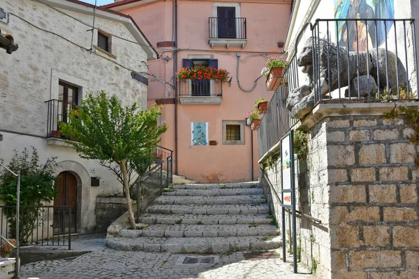 Una Calle Estrecha Civitella Alfedena Una Ciudad Montaña Región Los —  Fotos de Stock