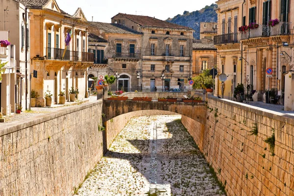 Scicli Panoraması, İtalya 'nın Ragusa eyaletinde Sicilya' da bir kasaba..