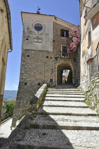 ラツィオ地域 イタリアのサン ドナート ヴァル コミノの中世の町の通り — ストック写真