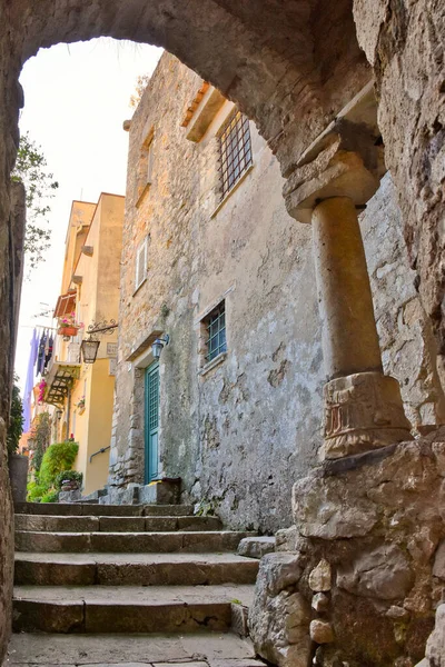 Una Calle Centro Histórico Gaeta Una Ciudad Medieval Región Del —  Fotos de Stock