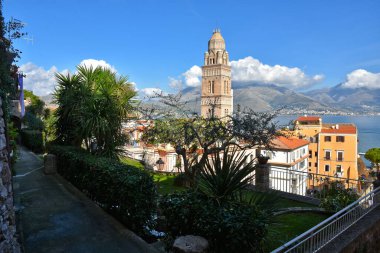 Lazio bölgesinde bir ortaçağ kasabası olan Gaeta 'nın panoramik manzarası.