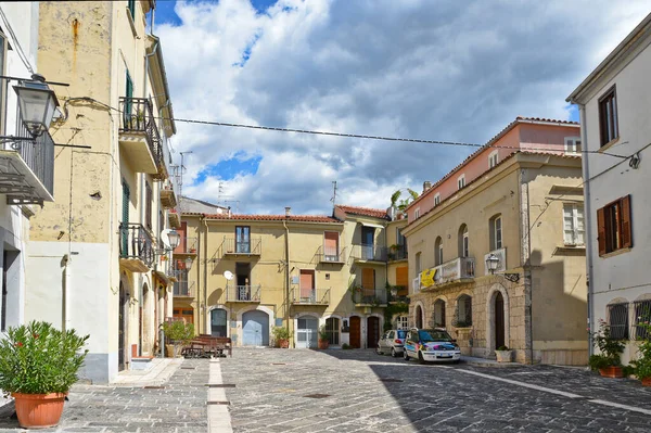 이탈리아의 몰리세 지역에 도시인 이세르니아의 역사적 중심지에 — 스톡 사진