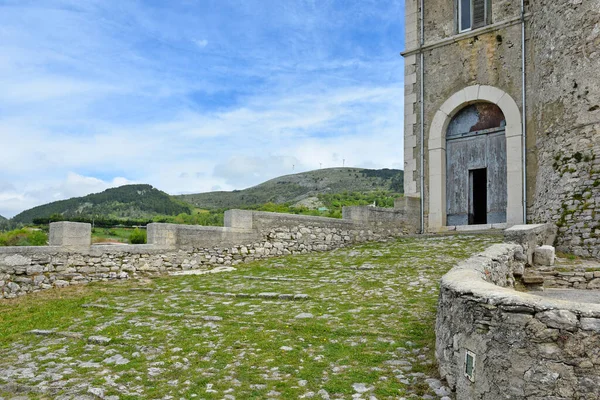 意大利莫利斯地区的一个古镇Macchiagodena城堡 — 图库照片