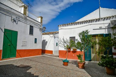 İtalya 'nın Foggia eyaletindeki eski bir kasaba olan Ascoli Satriano' da dar bir sokak..
