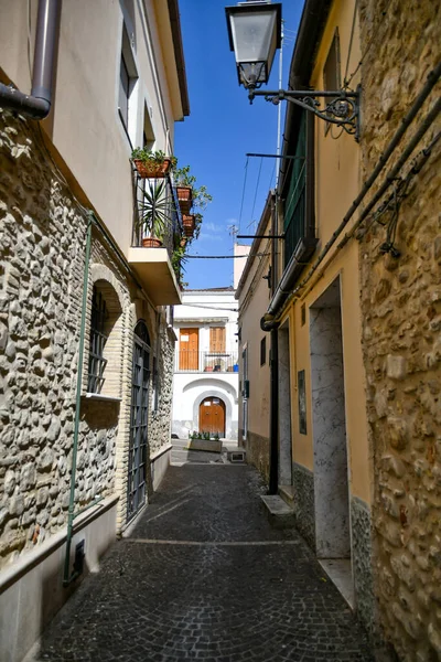 Una Calle Estrecha Ascoli Satriano Casco Antiguo Provincia Foggia Italia —  Fotos de Stock