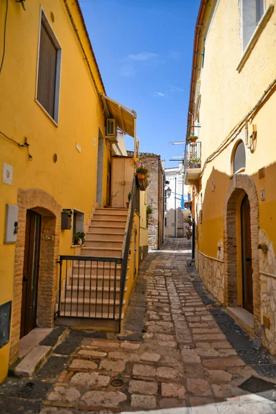 Una Calle Estrecha Ascoli Satriano Casco Antiguo Provincia Foggia Italia —  Fotos de Stock