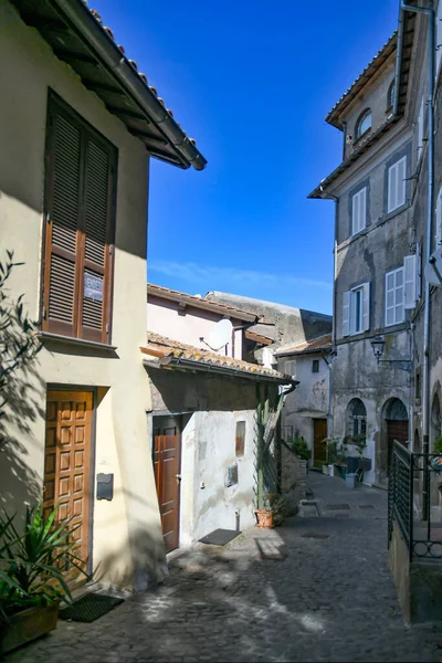 Uma Rua Estreita Anguillara Sabazia Uma Cidade Medieval Com Vista — Fotografia de Stock