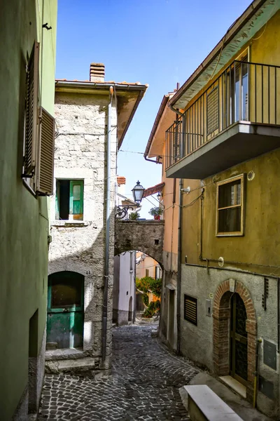 Een Smalle Straat Longano Een Middeleeuws Stadje Molise Italië — Stockfoto