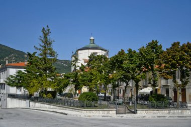 Sessano del Molise 'nin merkezi bir meydanı, İtalya' nın Isernia eyaletinde bir ortaçağ kasabası..
