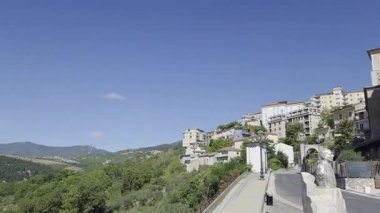 Manzara İtalya 'nın Salerno eyaletinde yer alan Padula köyünden görüldü..