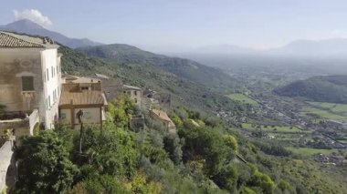 Rocca d 'Arce çevresindeki manzara, İtalya' nın Frosinone eyaletinde küçük bir kasaba..