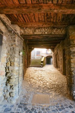 San Vito Romano 'da dar bir sokak, İtalya' nın Roma eyaletinde küçük bir kasaba..