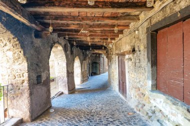 San Vito Romano 'da dar bir sokak, İtalya' nın Roma eyaletinde küçük bir kasaba..