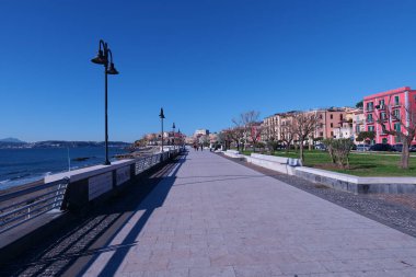 İtalya 'nın Napoli eyaletinde yer alan Pozzuoli' nin panoramik manzarası.