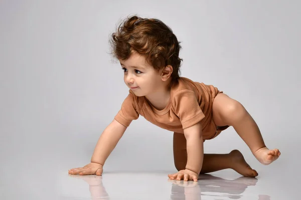 Picture of crawling baby boy — Stock Photo, Image