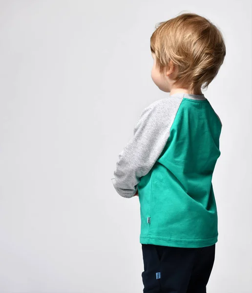 Little preschool toddler boy showing growth up gesture portrait — Stock Photo, Image