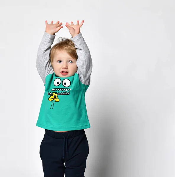 Little preschool toddler boy showing growth up gesture portrait — Stock Photo, Image