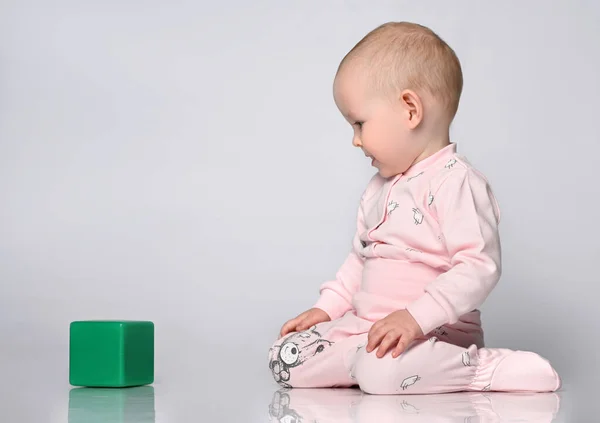 Baby toddler playing with building block toys — Stock Photo, Image