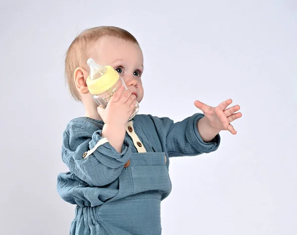 Adorable child drinking from bottle. — Stock Photo, Image