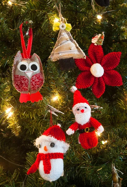 Knitted christmas tree decorations — Stock Photo, Image