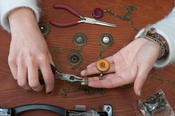 Elaboración de joyas artesanales —  Fotos de Stock