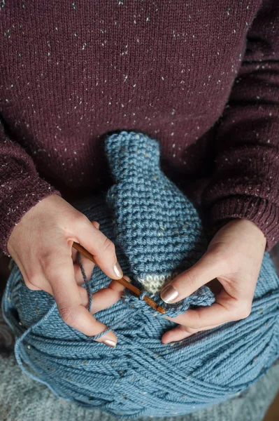 Woman crocheting background — Stock Photo, Image