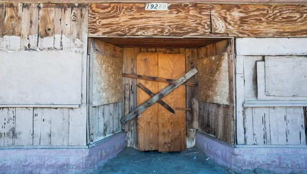 Abordado edificio abandonado fachada — Foto de Stock