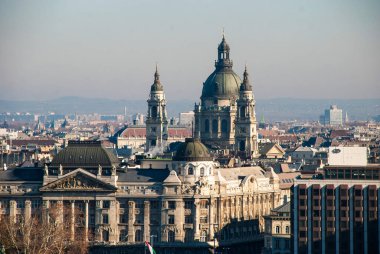 Budapeşte Kasım güneşinin altında