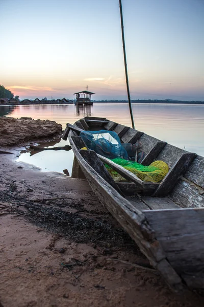 Boat, old, river, calm, blue, water, morning. — Stock Photo, Image