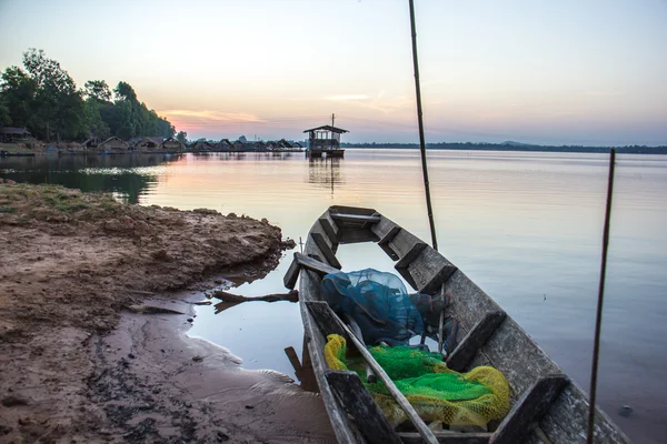 Boat, old, river, calm, blue, water, morning. — Stock Photo, Image