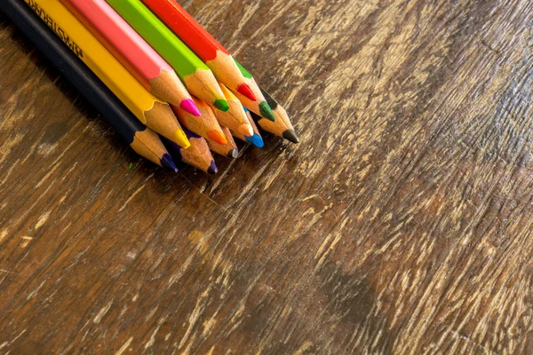 Sort crayons flooring surfaces, bright colors, red, yellow, blac — Stock Photo, Image