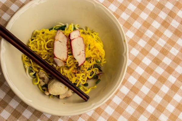 Serve with noodles on the table — Stock Photo, Image