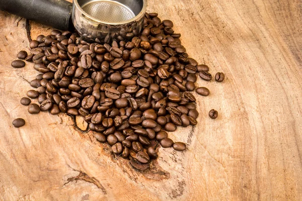 Roasted Columbian coffee beans placed on a wooden table. — Stock Photo, Image