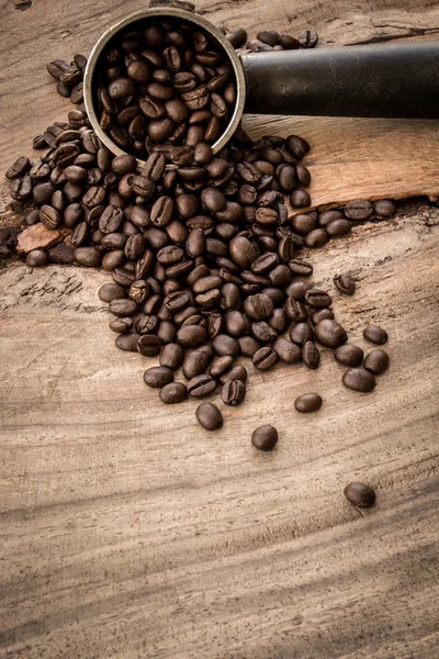 Roasted Columbian coffee beans placed on a wooden table. — Stock Photo, Image