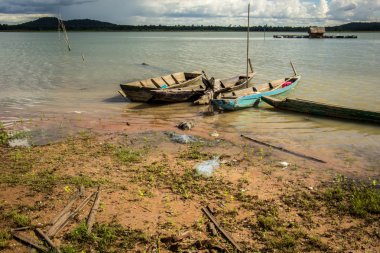 Eski ahşap balıkçı tekneleri Asya vintage tarzı
