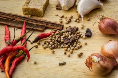 Ot madde Tom Yum baharatlı çorba geleneksel Tay gıda cuis