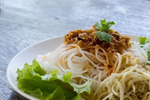 Rice noodle in coconut milk sauce — Stock Photo, Image