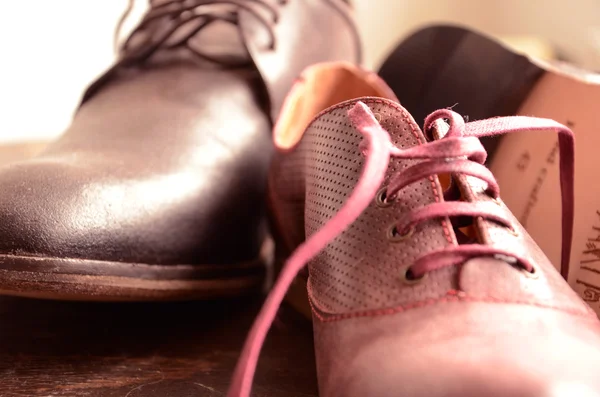 Hermosa mujer y hombre zapatos — Foto de Stock