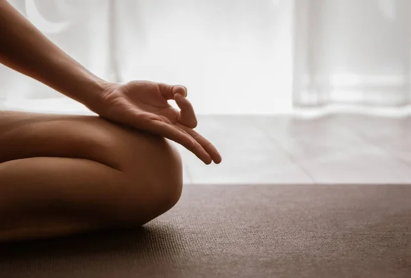 Yoga Och Meditation Klasser Palm Knä Fingrar Namaste — Stockfoto