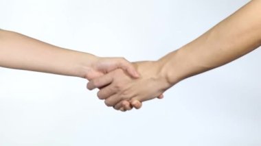 Takım çalışması el sıkışma konsepti. İki insan el sıkışıyor..